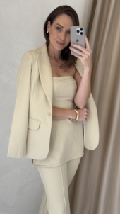 BLUSA TQC EM POLY SPAN COM RECORTES NO BUSTO - Imagem 3