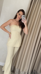 BLUSA TQC EM POLY SPAN COM RECORTES NO BUSTO