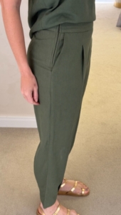 CALÇA COM DETALHE DE PREGAS - Imagem 3