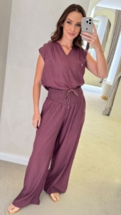 CALÇA RECORTE EM V SUZY