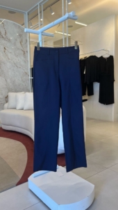 CALÇA RETA EM COTTON POLY COM BOLSOS - Imagem 2