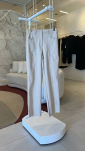 CALÇA RETA EM COTTON POLY COM BOLSOS - Imagem 5